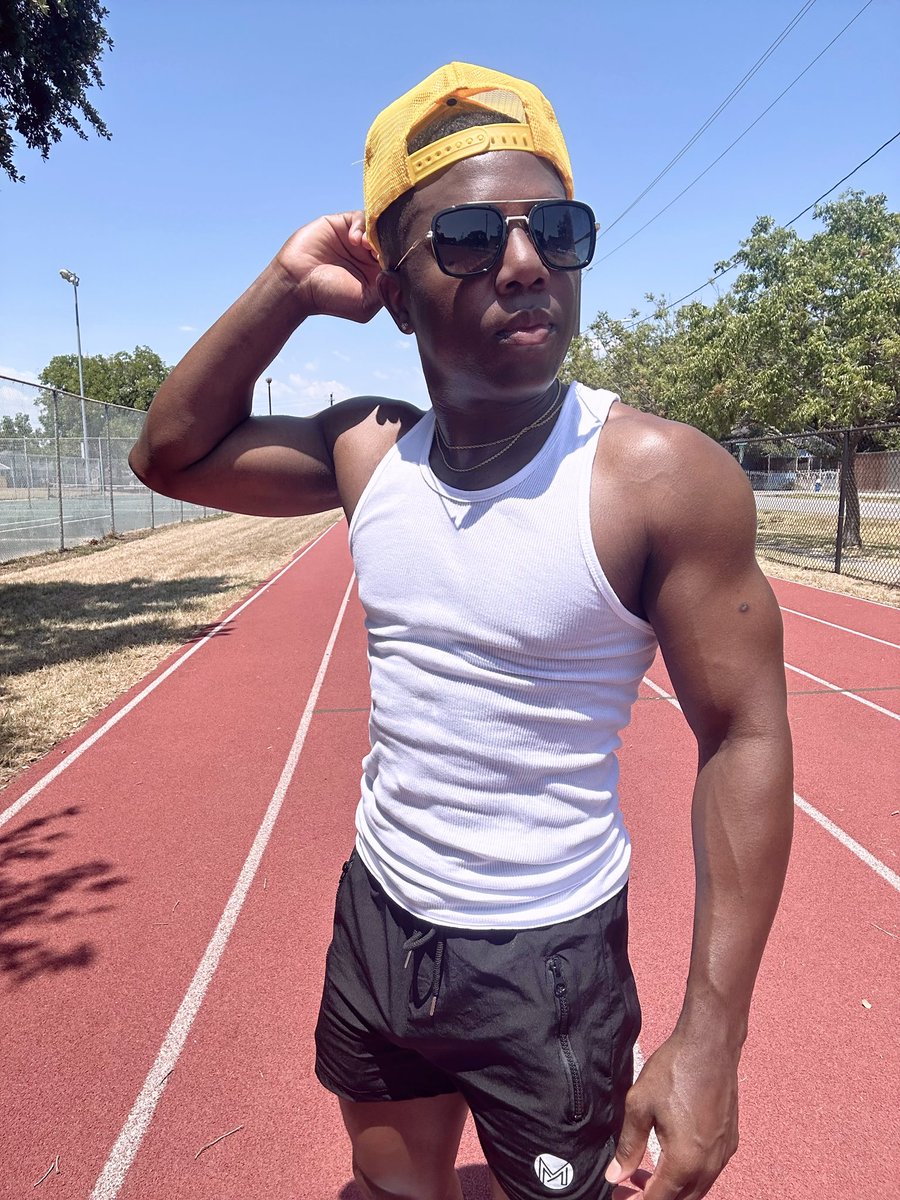 jacquaribh's tweet image. Push harder today if you want a different tomorrow 
#yellowhat #truckerhat #trackathlete #trackandfield #houstonheat