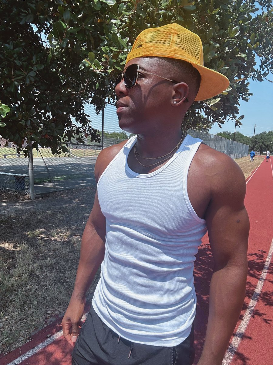 jacquaribh's tweet image. Push harder today if you want a different tomorrow 
#yellowhat #truckerhat #trackathlete #trackandfield #houstonheat