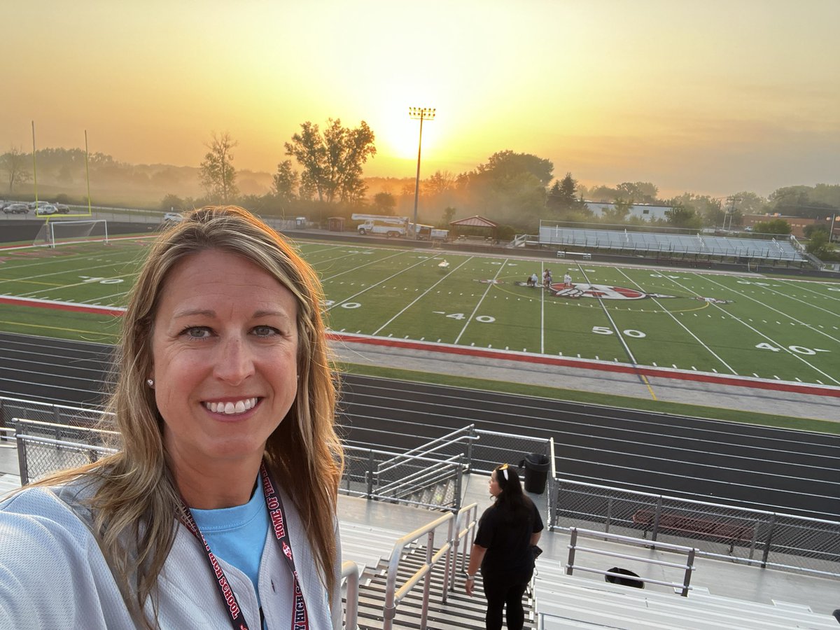 KlobnakTeri's tweet image. Honored to spend the morning with our seniors for our Sequoit Senior Sunrise. Thanks for coming out. So many great things to come, Class of 2024. #sequoitpride @MadelynnSobes