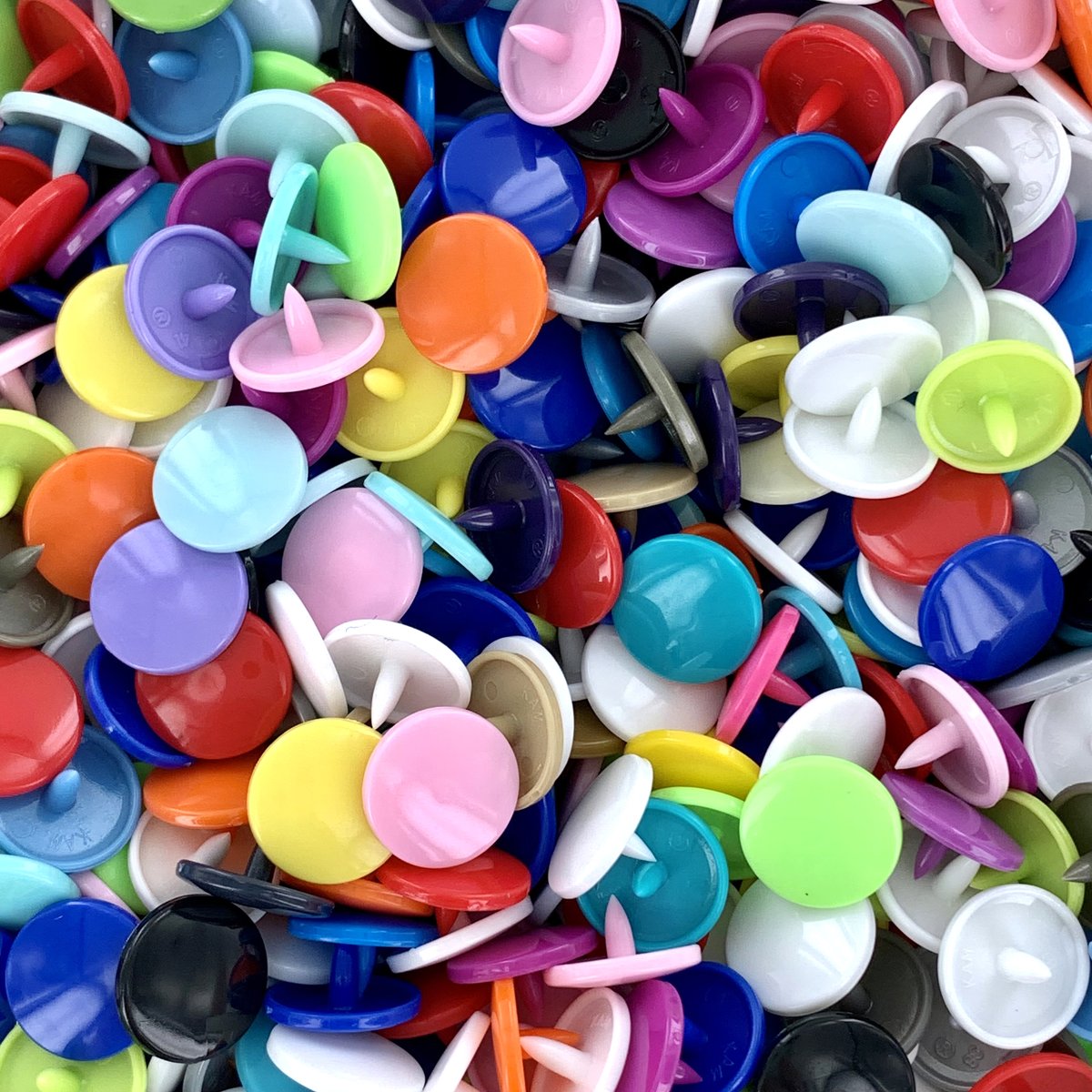 ilovebigbuttons's tweet image. ✨ Funfetti Grab Bag ✨ - 1000* Sets (Size 20 - Standard Prong)
$22.49 (Originally $39.50) --&amp;gt;

Funfetti Grab Bag: ilikebigbuttons.com/products/funfe…

* Supplies are limited.

#grabbag #randommix #kamsnaps #allthecolors #specialdeal #flashsale #sale #supplieslimited #plasticsnaps #nosew