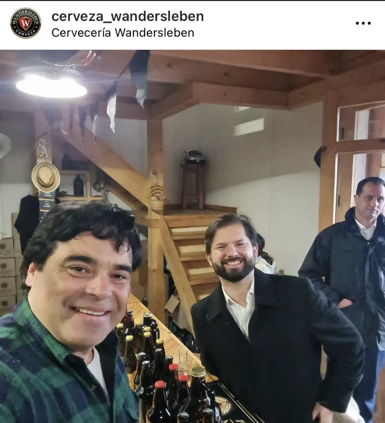 JoePinoQ's tweet photo. @MConsuelofg Esto fue el domingo, cuando #elchelas se quedó en Chillán. La cervecería tuvo que bajar la foto al rato https://t.co/GVW1G3X9wz