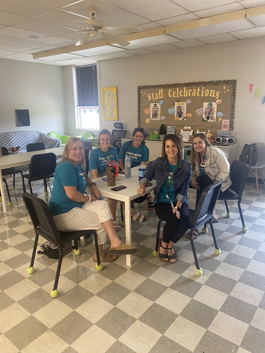 Sappington Elementary teachers grabbing lunch!@LindberghFlyers <a href="/SappFlyers/">Sappington Elementary School</a> #WhyWeFly