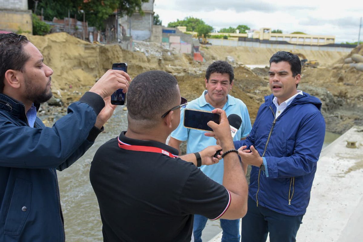 warnaudbisono's tweet photo. Hoy estamos en 📍 Arroyo Gurabo, supervisando los trabajos de prevención frente a la tormenta Franklin. Nuestro objetivo es asegurar la protección de las familias que aún no han sido reubicadas en la segunda fase del proyecto de saneamiento del Arroyo Gurabo. https://t.co/GbtySPXUrX