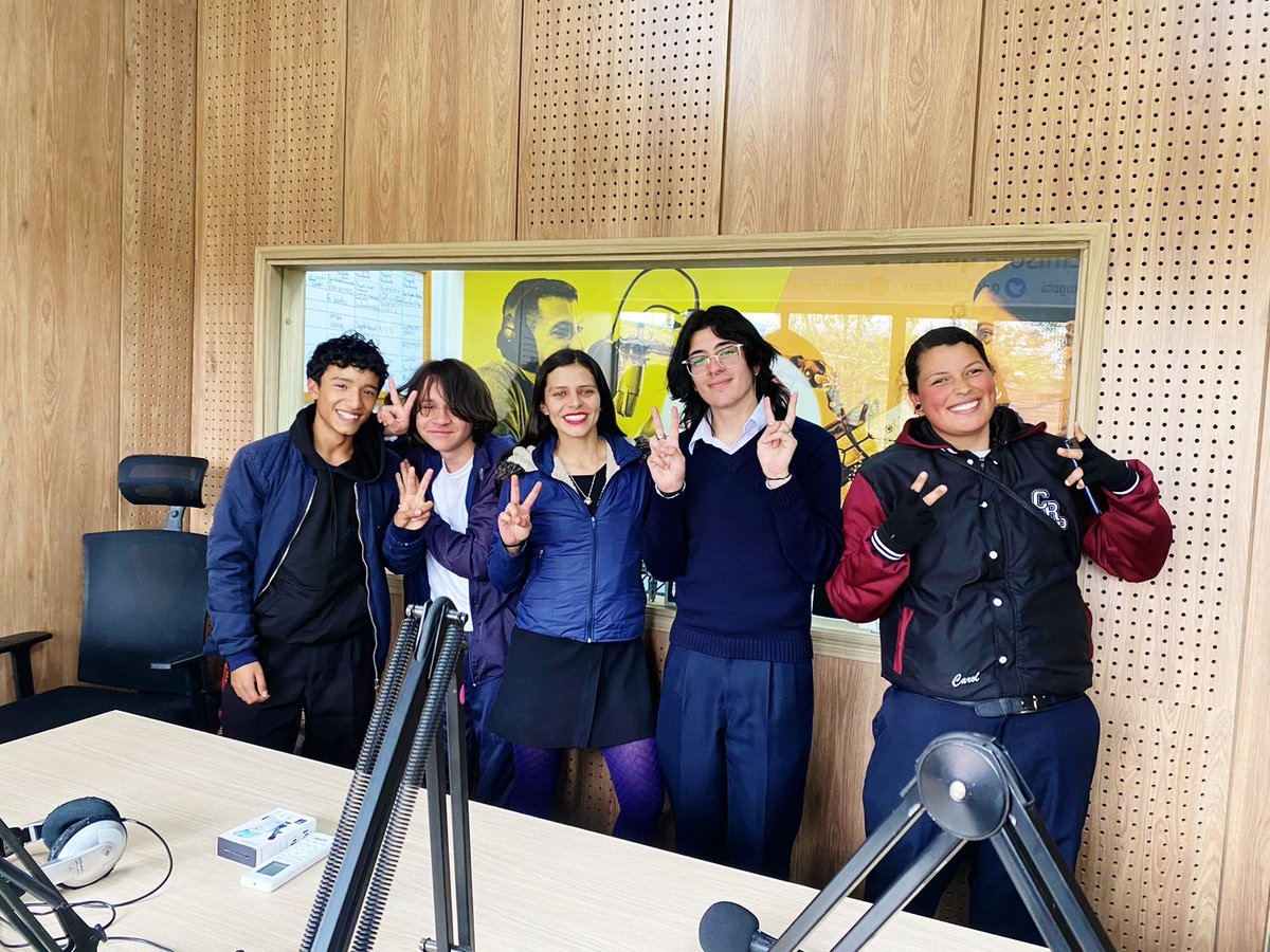 📻 Retomamos las emisiones de *Emised: Beat Generacional* en la señal online de <a href="/dcRadioBogota/">DC Radio🎙 Emisora virtual de Bogotá</a>. Cada martes de 10:30 a 11:00 am una emisora escolar lidera el programa desde cabina, en vivo y en directo. Es un proceso creativo y riguroso de planeación y conceptualización 💥