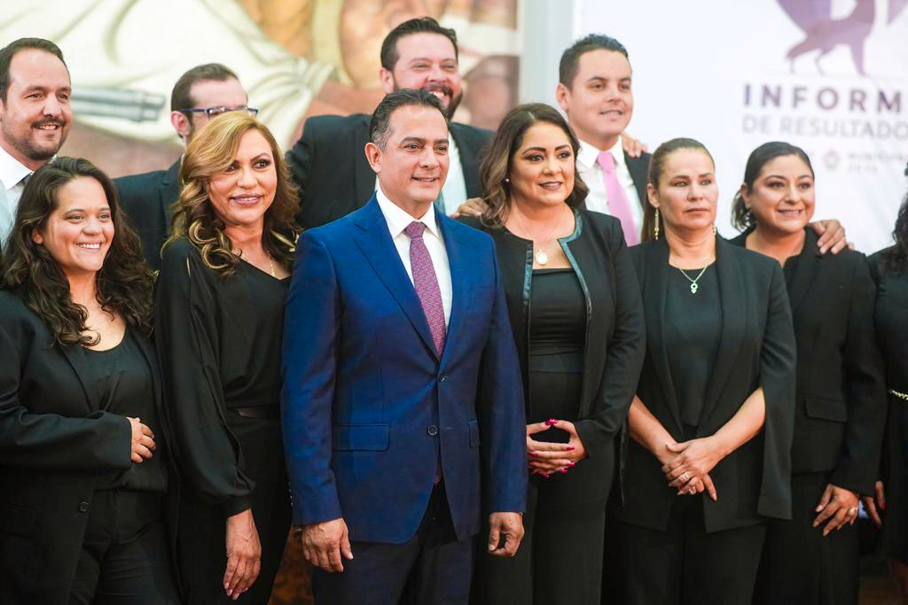 Malena_Pan's tweet image. Sin distinción de colores, nuestra mayor fortaleza ha sido la unidad, y es lo que hoy nos permite rendirle cuentas a la ciudadanía y además corresponderle con hechos al tener una ciudad más cuidada y protegida.  #1erInforme☑️
#ResultadosDGO 🦂💙