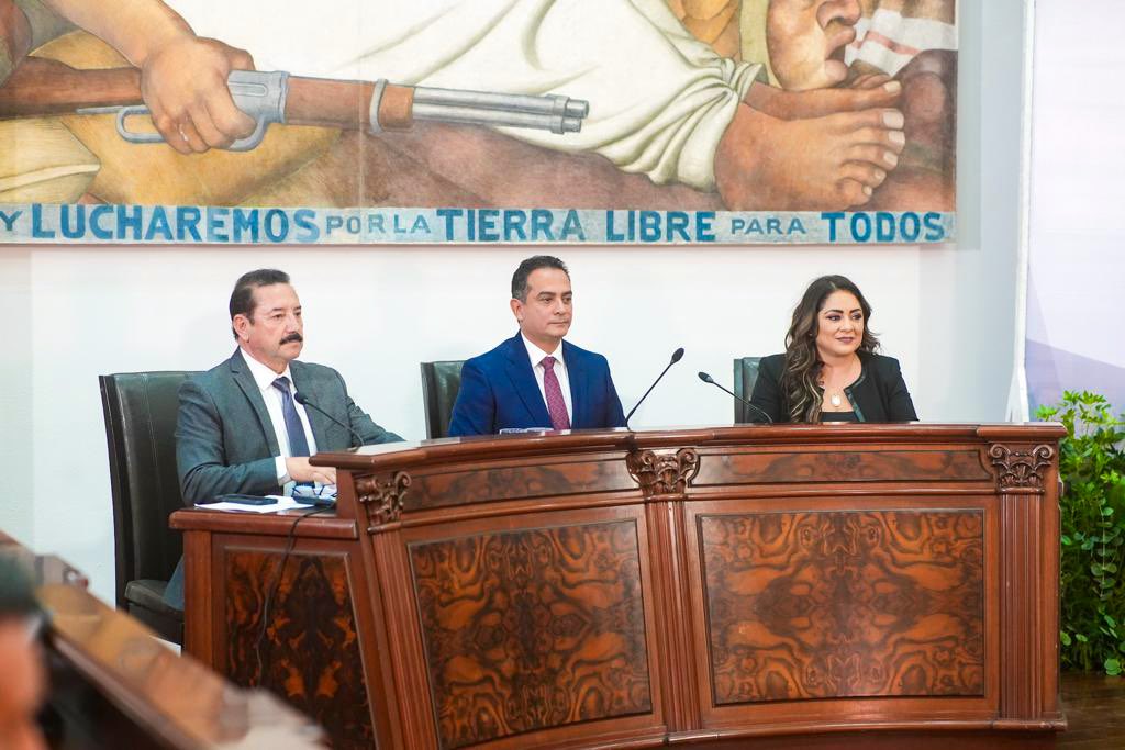 Malena_Pan's tweet image. Sin distinción de colores, nuestra mayor fortaleza ha sido la unidad, y es lo que hoy nos permite rendirle cuentas a la ciudadanía y además corresponderle con hechos al tener una ciudad más cuidada y protegida.  #1erInforme☑️
#ResultadosDGO 🦂💙