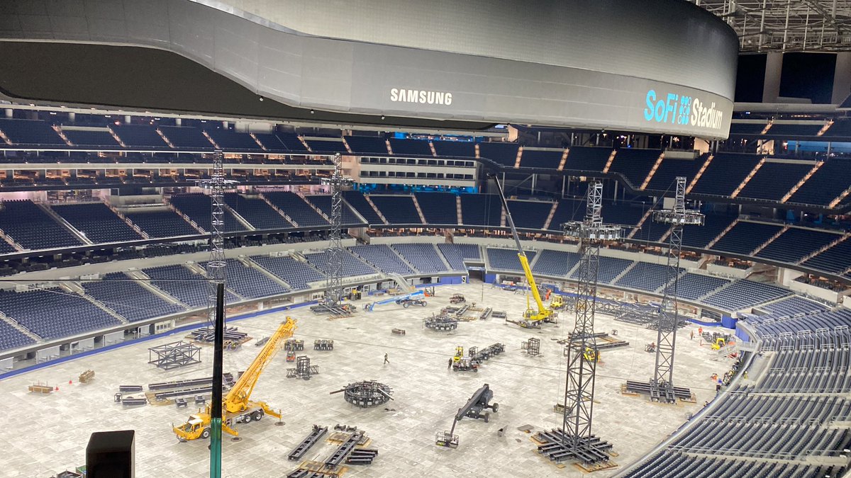 Solid first night of load in for the Metallica “M72” world tour!!! (Sofi shows). 🤷🏽‍♂️💪🏾🤘🏾🎸⛓️ #itsPhe #giglife #tourlife #audioengineer #audiotech