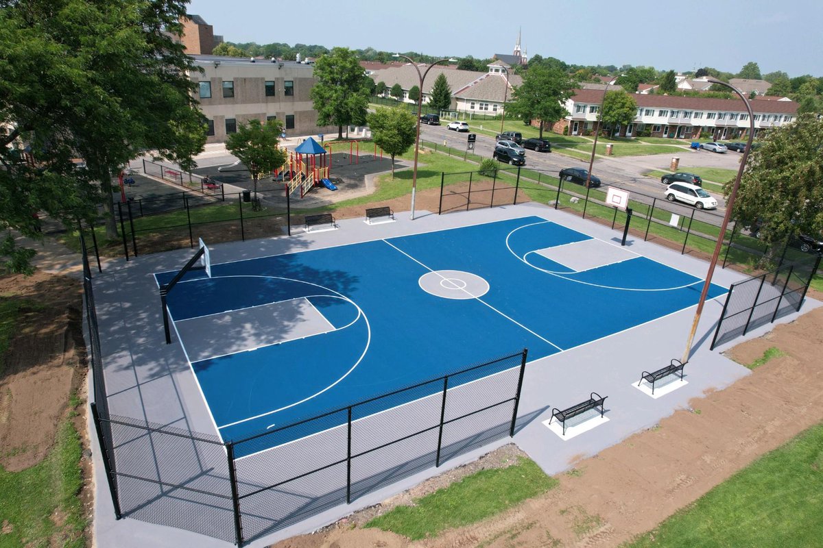 RustonPaving's tweet photo. It takes some serious teamwork to get beautiful results like this!

#RustonPaving #RustonBlue #TrueBlue #Asphalt #Paving #Pavement #AsphaltLife #Teamwork #TeamworkTuesday #Tuesday #Team https://t.co/MzxXwR2AHW