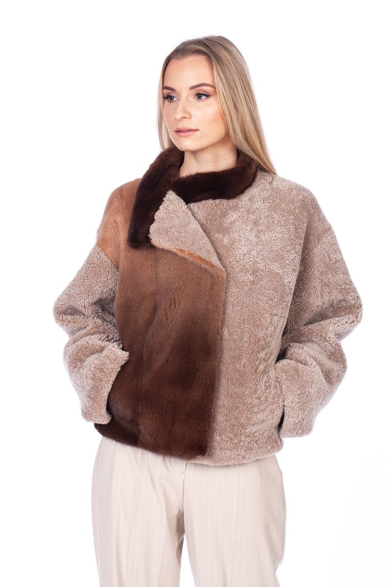 FurForYou's tweet image. This sumptuous Mink And Shearling Fur Coat for women is the perfect combination of luxury and comfort. Crafted from sumptuously soft ombre brown mink fur, the real fur jacket features a small stand-up collar, front pockets and a range of style options. FutbySD.com