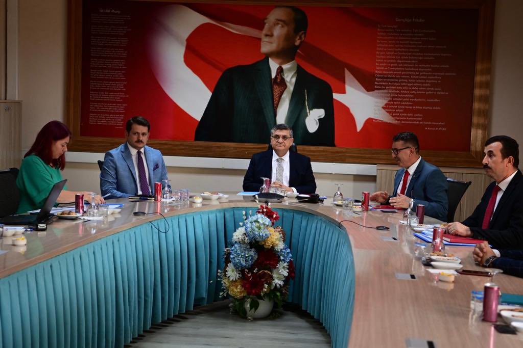 sinopilmem's tweet photo. İl Müdürlüğümüzü teşrif eden Sinop Valimiz Sn. Dr. Mustafa ÖZARSLAN'a, İl Müdürümüz Sn. Ercan YILDIZ tarafından, yatırımlarımız ve çalışmalarımız hakkında brifing verildi. 

Bugün ve yarınımızın mimarları çocuklarımız için, aşk ile çalışmaya devam edeceğiz. https://t.co/EsETFId0BG