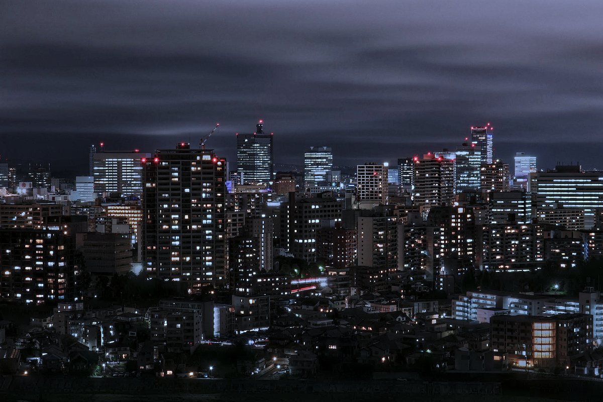 @usa58y 一枚やってみました(^^)

(左) 元画像  (右) レタッチ版
青みをい入れて都会の夜景っぽくクールにしてみました。