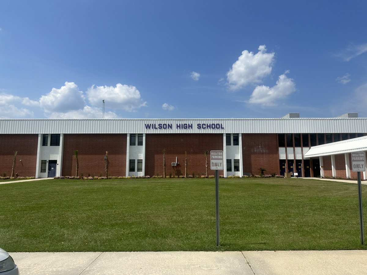 Flo1Schools's tweet photo. The new lettering is up at Wilson and the turf is going in on the baseball field. The school year is off to a great start and our school renovations are not slowing down! #F1SBuilds #StudentsFirst #WilsonBaseball #TigerBaseball https://t.co/jCOQ44JVsM