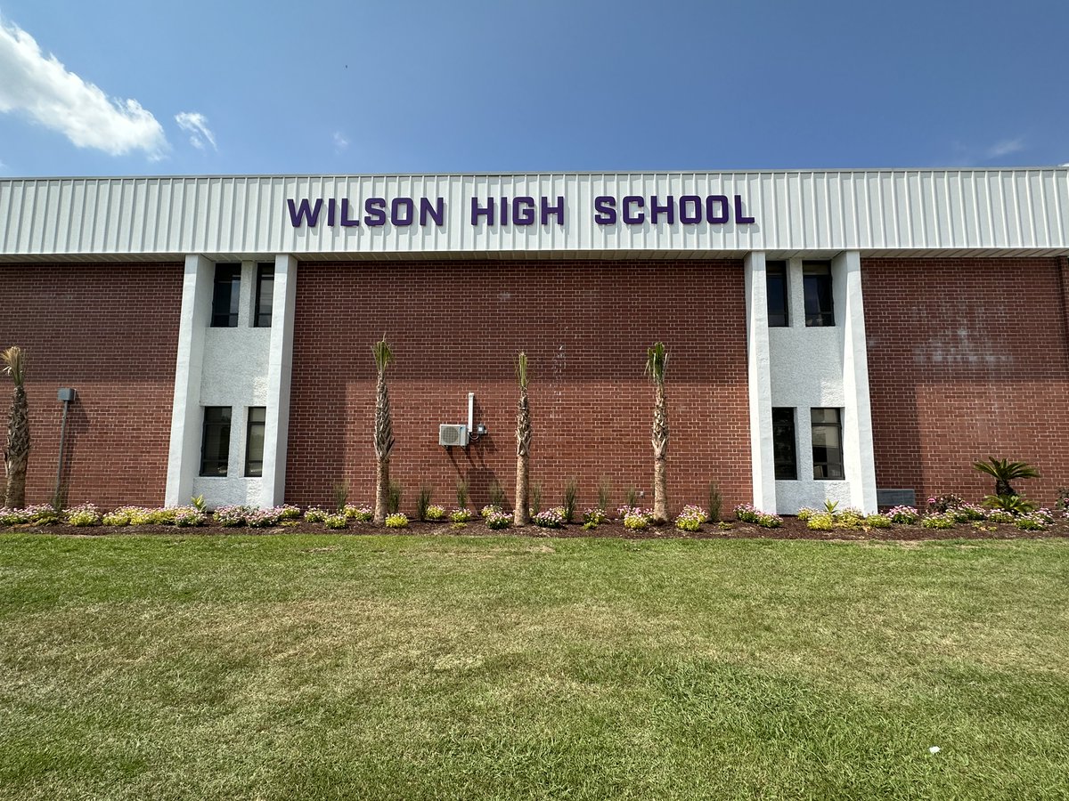 Flo1Schools's tweet photo. The new lettering is up at Wilson and the turf is going in on the baseball field. The school year is off to a great start and our school renovations are not slowing down! #F1SBuilds #StudentsFirst #WilsonBaseball #TigerBaseball https://t.co/jCOQ44JVsM