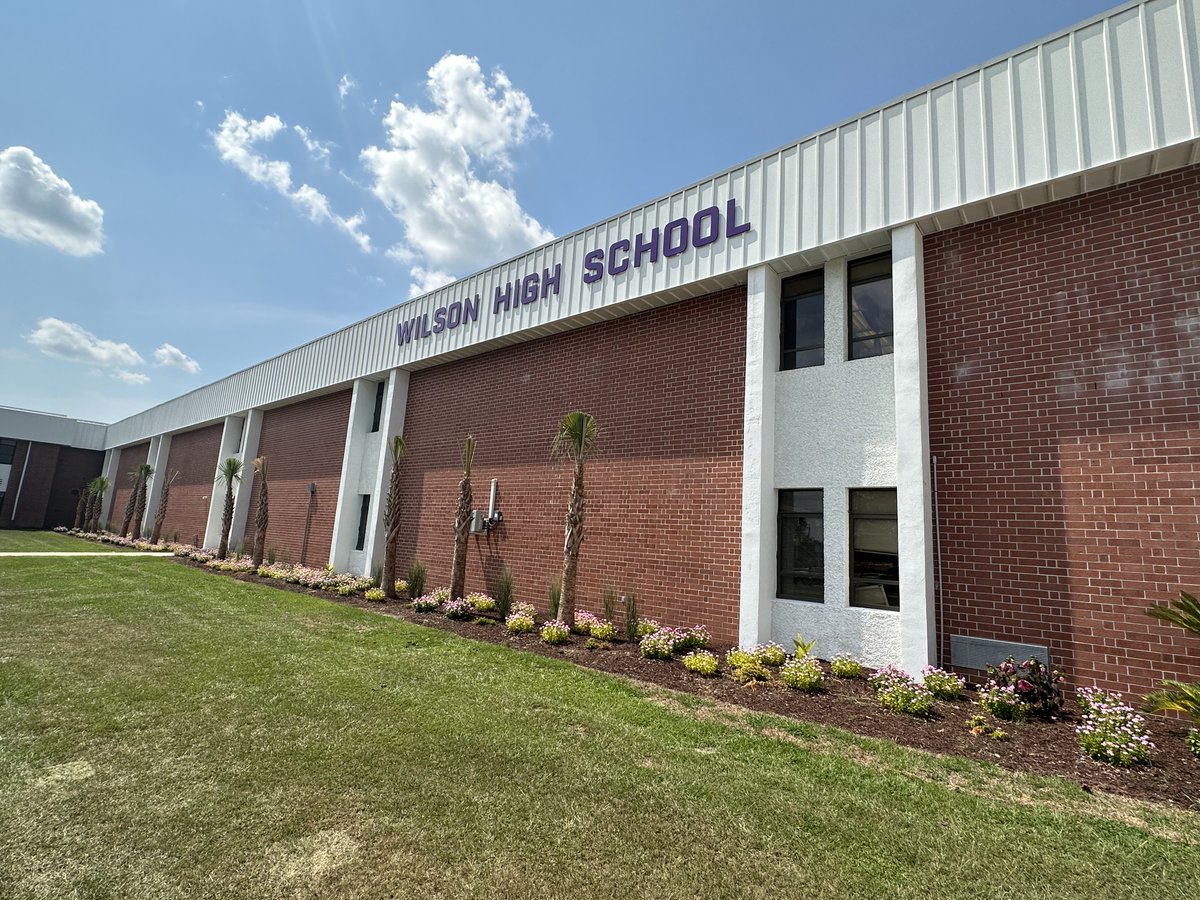 Flo1Schools's tweet photo. The new lettering is up at Wilson and the turf is going in on the baseball field. The school year is off to a great start and our school renovations are not slowing down! #F1SBuilds #StudentsFirst #WilsonBaseball #TigerBaseball https://t.co/jCOQ44JVsM