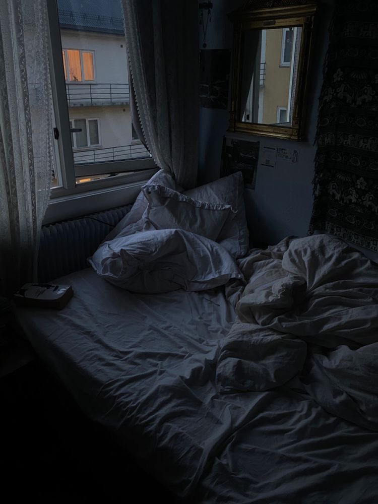 violettweets_'s tweet photo. cozy room on a rainy day. https://t.co/ihaKoab4mj