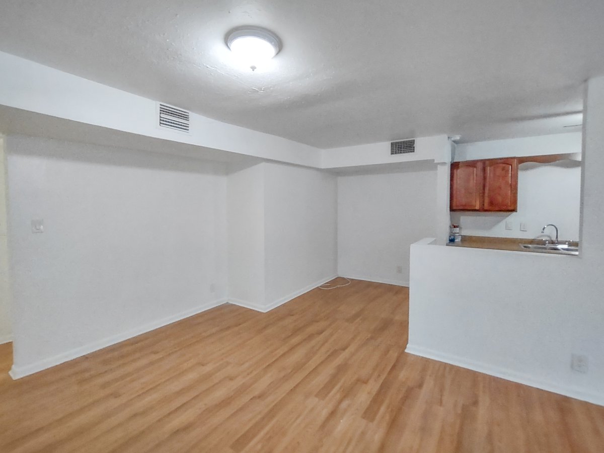 David_Sells_Mia's tweet photo. HALLENDALE BEACH
*** 1,000 + SQ FT VILLA ***
2 Bed 1 Bath + HUGE YARD
FOR RENT $2,450
127 SW 1st Ave
HALLANDALE BEACH, FL 33009
DAVID ERRANTE: (786) 506-0783
#hallandalebeach #hallandale #southwestlakes #360realty #360realtysells #daviderrante #davidsellsmiami https://t.co/QQHejYA2bH