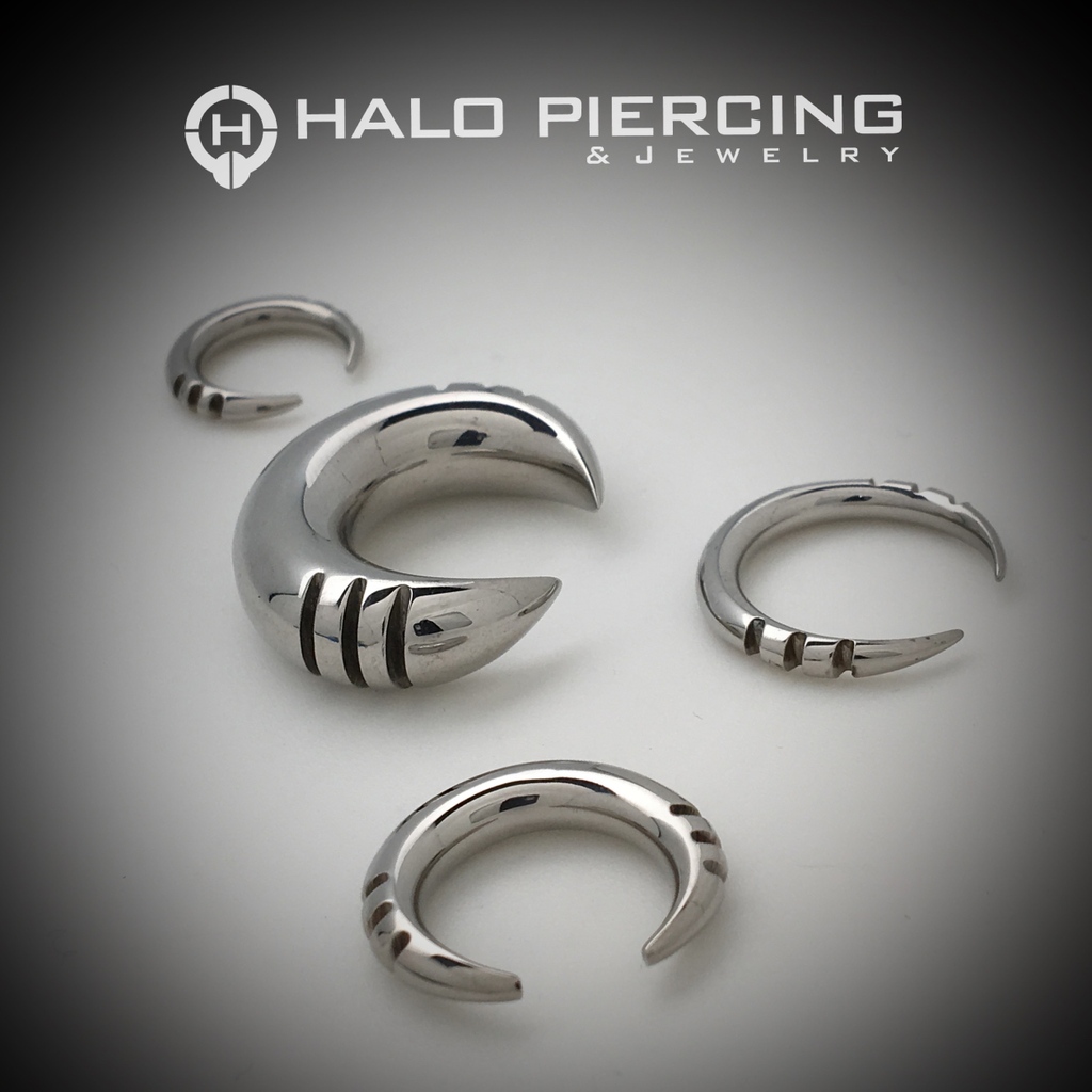 Get ready to adorn yourself with wearable works of art that will leave everyone in awe. This is the Neo-Tribal Pincher by Pat Pruitt.

#AZ #HaloJewelry #phoenixpiercing
#LocalAZ #BodyJewelry #piercing #BodyPiercing #patpruitt #LocalFirstAz #gauge #uptownphoenix #spetumpiercing