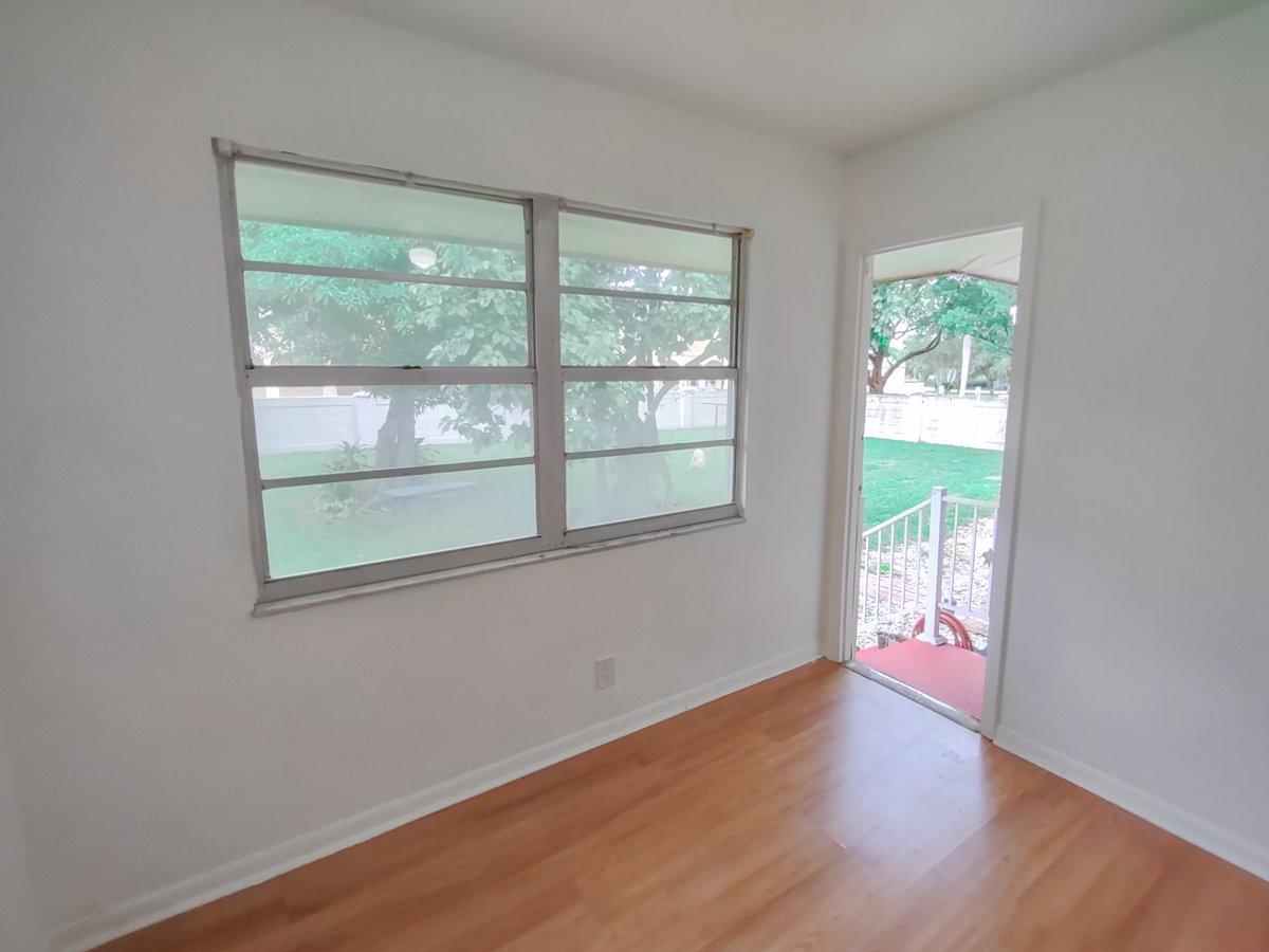 David_Sells_Mia's tweet photo. HALLENDALE BEACH
*** 1,000 + SQ FT VILLA ***
2 Bed 1 Bath + HUGE YARD
FOR RENT $2,450
127 SW 1st Ave
HALLANDALE BEACH, FL 33009
DAVID ERRANTE: (786) 506-0783
#hallandalebeach #hallandale #southwestlakes #360realty #360realtysells #daviderrante #davidsellsmiami https://t.co/QQHejYA2bH