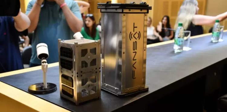 Misiones, con un ojo en la industria aeroespacial desde la #Economíadelconocimiento  . La provincia, que desarrolla un nanosatélite desde <a href="/fansatargentina/">Fabrica Argentina de NanoSatelites IOT</a> , convoca a profesionales del rubro para impartir charlas en el "Silicon Misiones". 
periferia.com.ar/newsletter/mis…