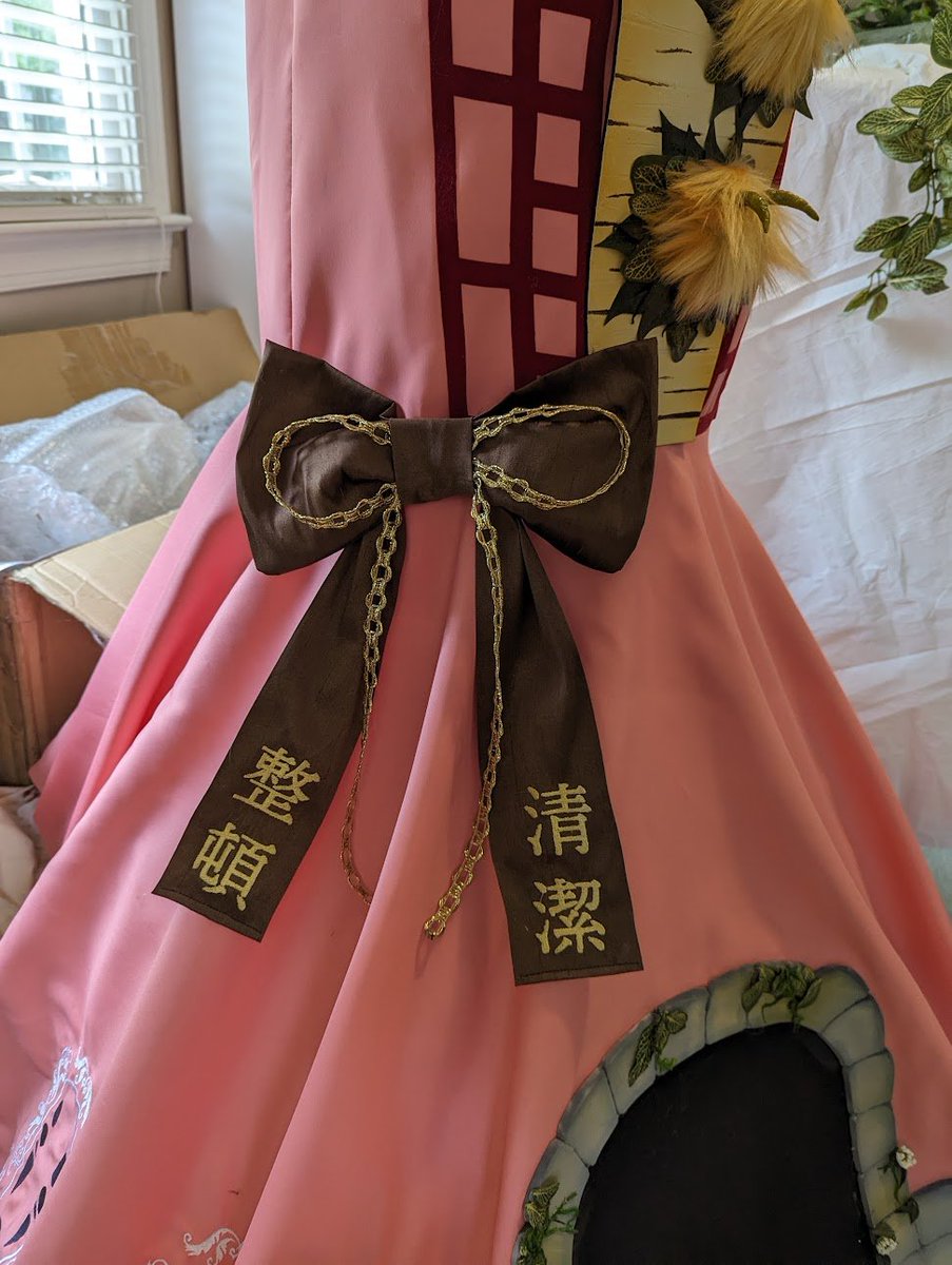 Almost done with my Spirited Away cosplay and I'm finally starting to love it 🥹