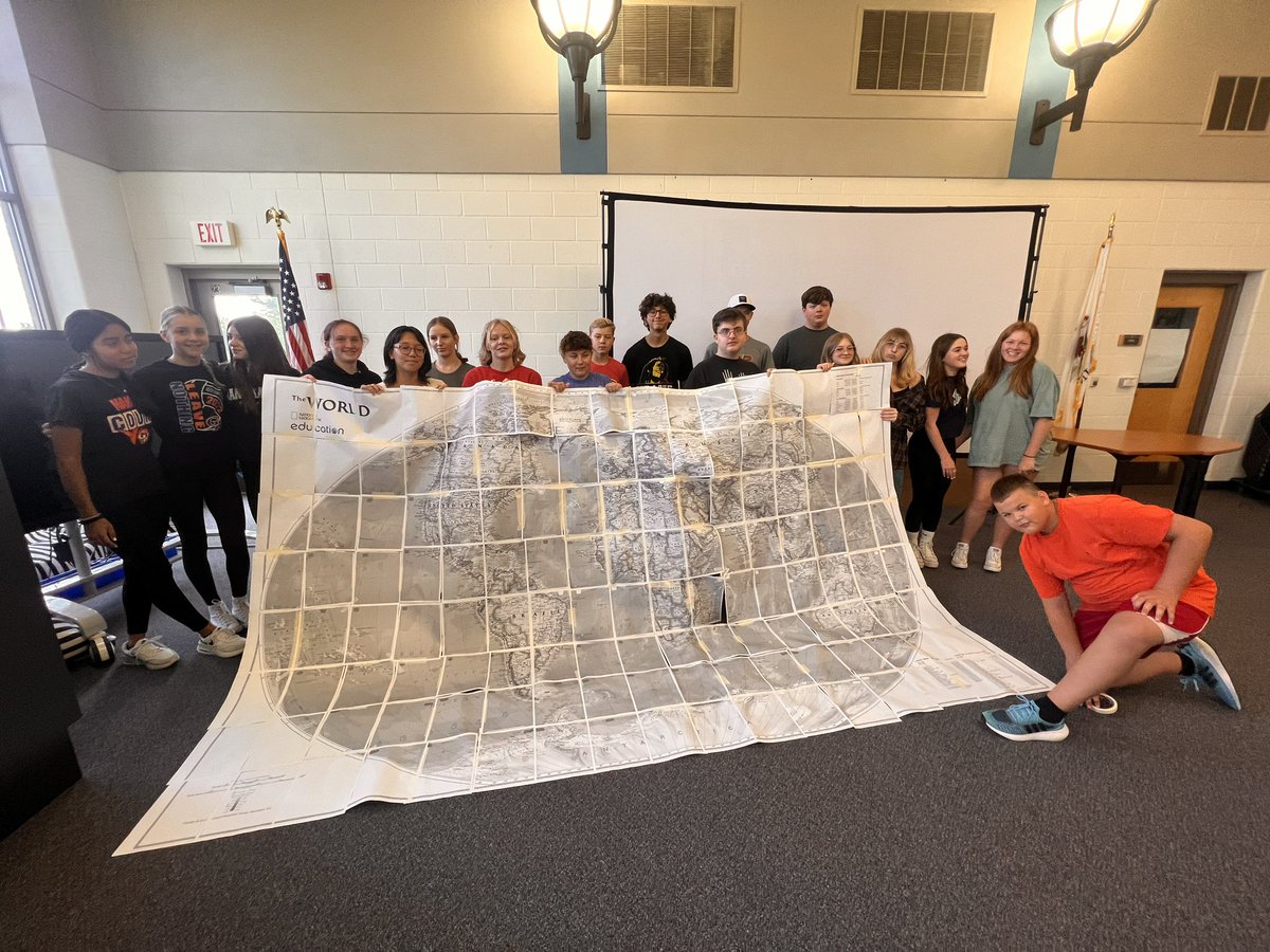 LogsdonMs's tweet image. Putting the world together using collaboration, communication and memory this morning in APHG @gkschools @gkhscogs424