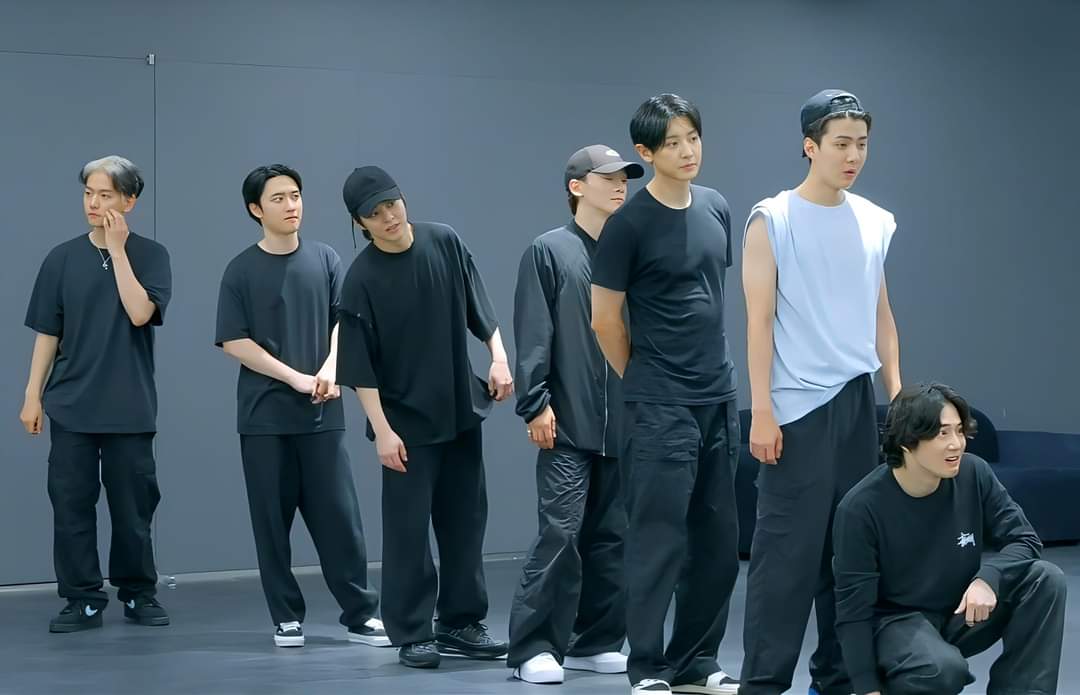 zikdlin_'s tweet photo. black shirt if tapos ka na mag-e word (ℓ-1485) https://t.co/oRSZErz1WP