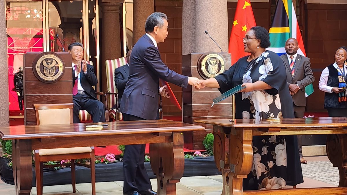 BRICS: South Africa could soon be  exporting avocadoes to China. Thoko Didiza, the national minister for agriculture today signed an agreement with the  Chinese minister of foreign affairs, Wang Yi for the export of avocadoes  to the East-Asian country. @DALRRDgov_ZA