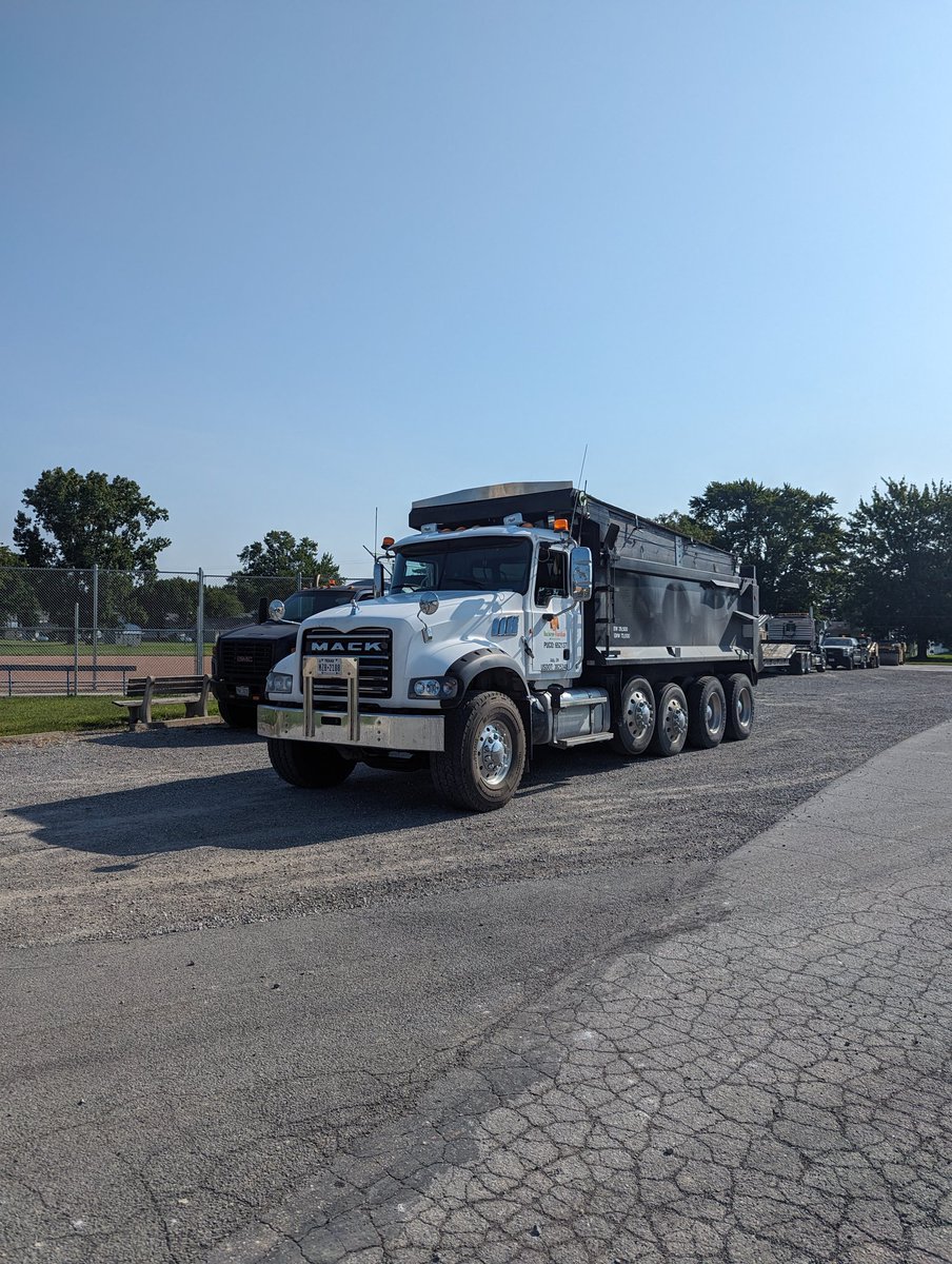 TracePlaugher's tweet photo. When I say there's nothing like the @MackTrucks Granite, I mean it! This truck has been the best truck that I've ever owned. I'm getting 1.5mpg-3mpg better than my competition!! Using the @hellbenthagen's #mackenomics practices of course. Just paving some city alleys today. That's #goodtruckin
#macktrucks #mackgranite #mackenomics
