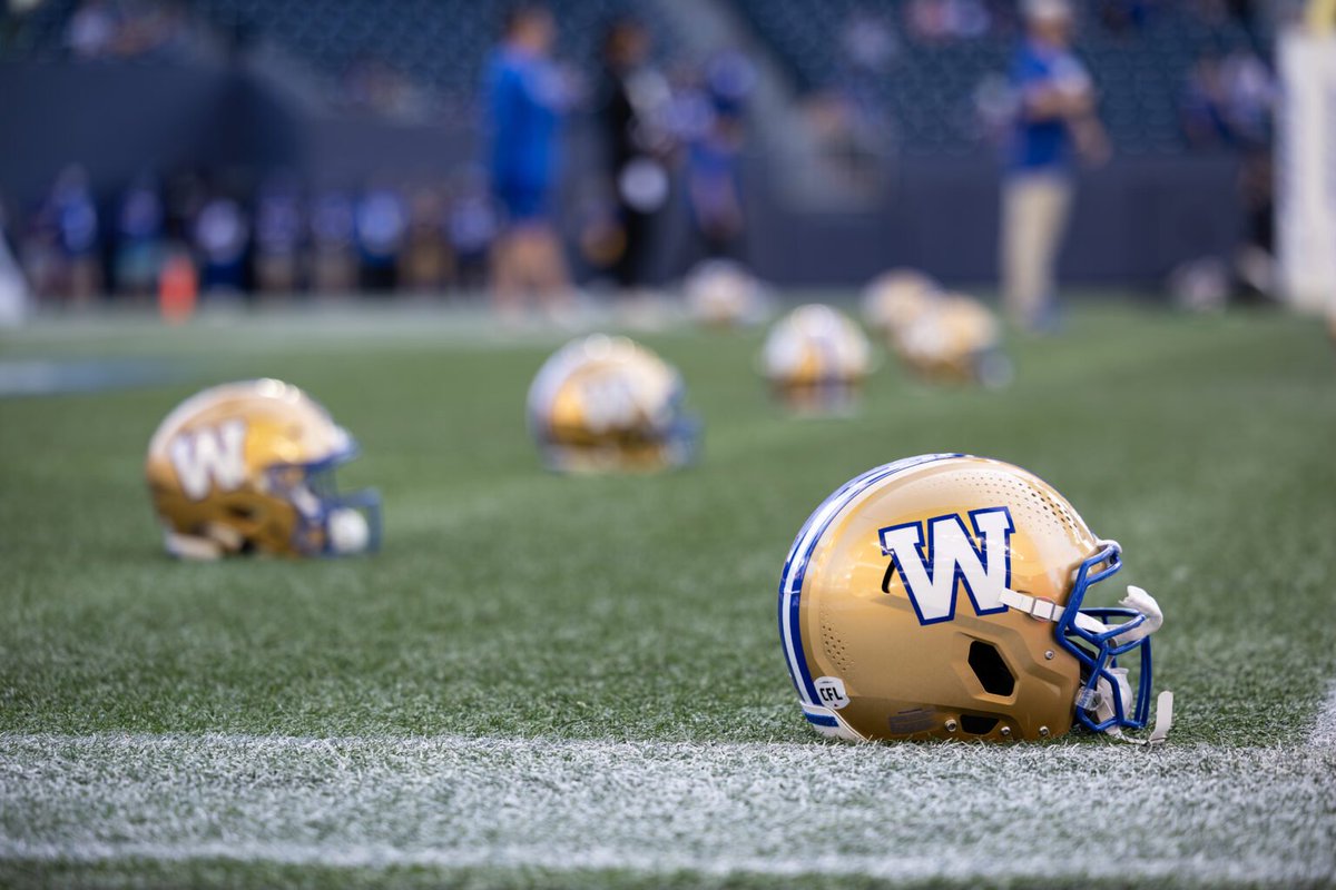 3DownNation's tweet photo. Winnipeg Blue Bombers donate 525 new football helmets to Manitoba high schools

https://t.co/TVUmJzCl1x

#Bombers #ForTheW #Winnipeg #CFL https://t.co/4uwJh8L4WJ