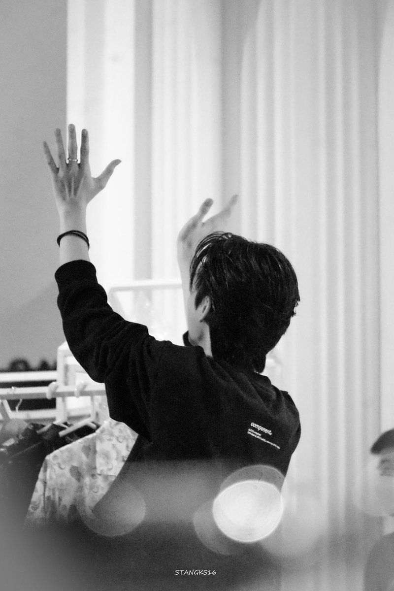 stangks16's tweet photo. นิ้วมือเน็กซ์สวยมากๆๆๆๆ โบกมือให้แฟนคลับรอบทิศเลยอ่ะ
18/08/23📷
#ComponentXNexOtto
#ComponentXCommaAnd
#NEXnattakit https://t.co/SckPOCA8q7