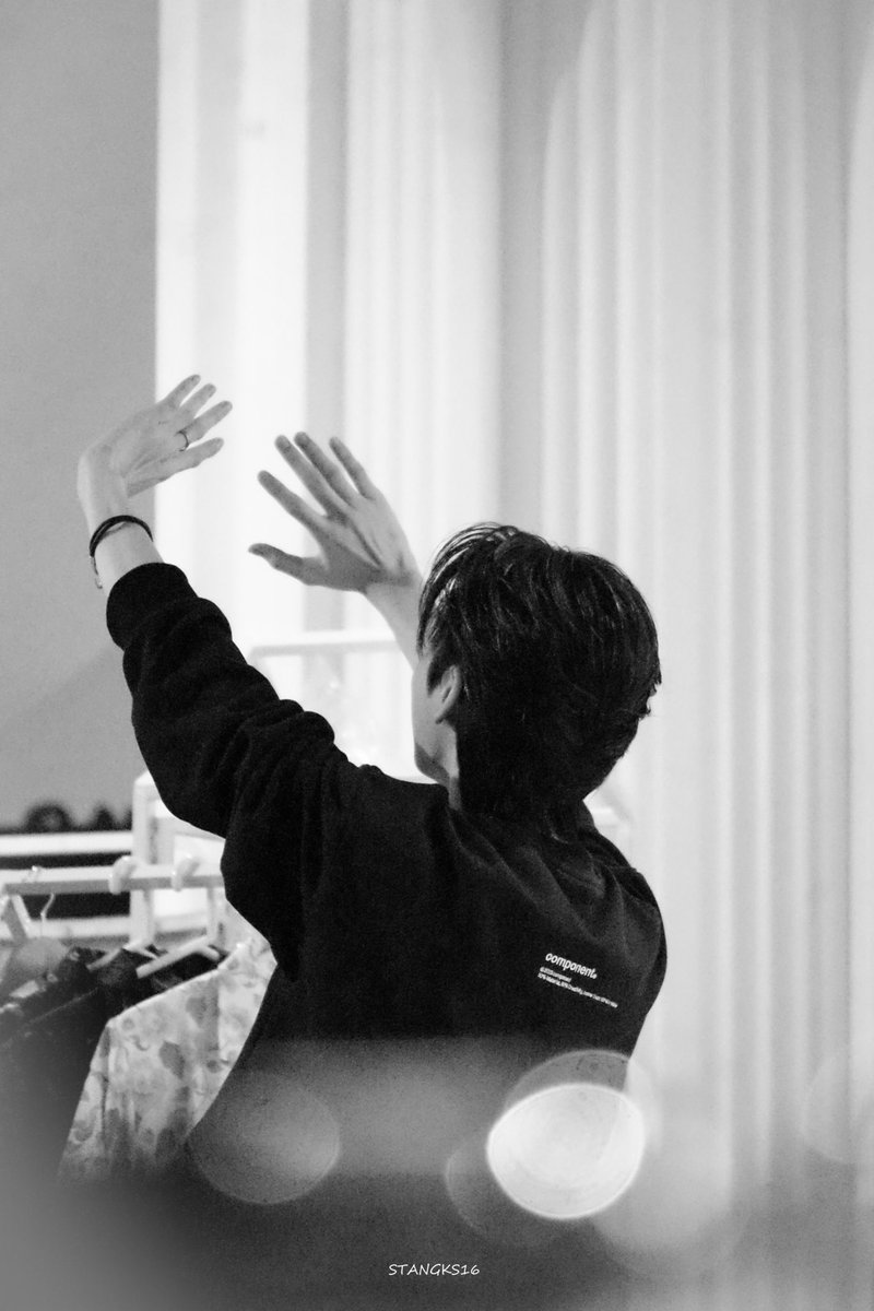 stangks16's tweet photo. นิ้วมือเน็กซ์สวยมากๆๆๆๆ โบกมือให้แฟนคลับรอบทิศเลยอ่ะ
18/08/23📷
#ComponentXNexOtto
#ComponentXCommaAnd
#NEXnattakit https://t.co/SckPOCA8q7