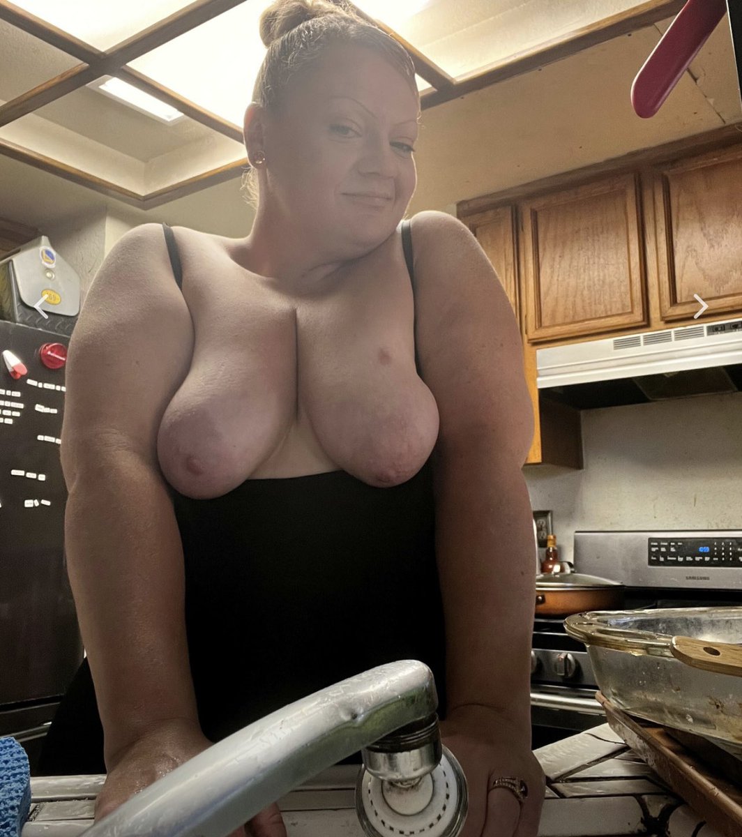 HOUSEWIFE tities! 🏷️🔗links on sale in comments and in bio