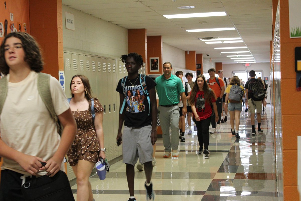 PlatteCountyR3's tweet photo. @PCHSHalls #PCR3FirstDay! Welcome back, Pirates! 🧡🖤 https://t.co/l0n3ptEqkH