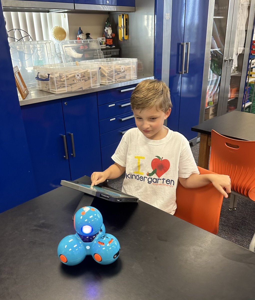 anitter7_anita's tweet photo. @pascoschools coding with Dash! #STEAM #wiregrassranch https://t.co/k84b0t1L7G