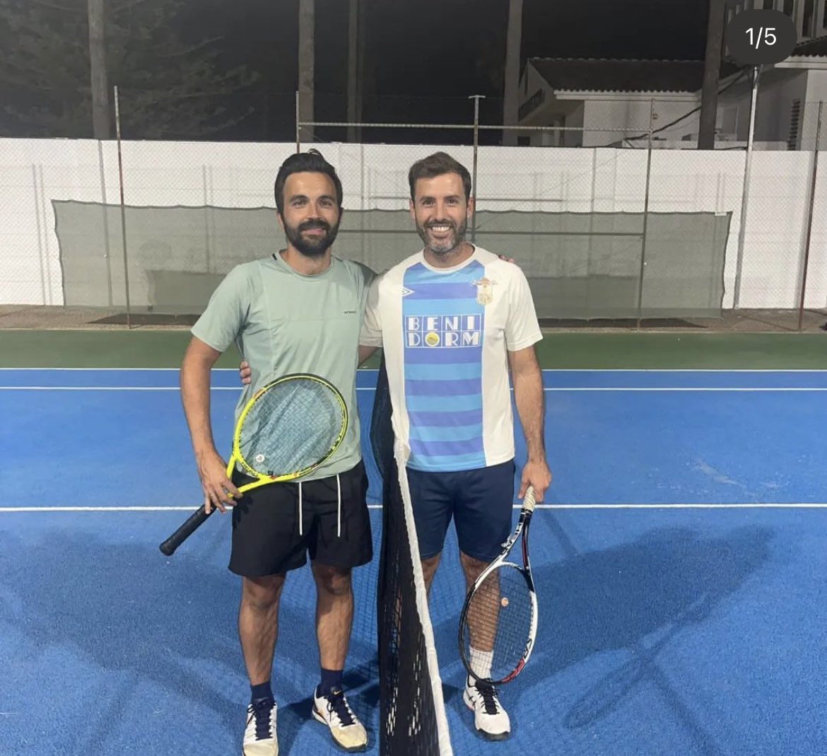 aljarafesports's tweet photo. Ayer comenzaron los torneos nocturnos de tenis y pádel en el poli de Espartinas. @espartinas 
Las finales seran jueves y viernes. 

#espartinas #tenis #padel #cdas https://t.co/wHKAr6BtGr