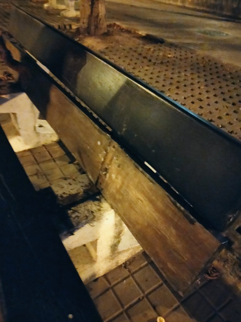 cgcachon's tweet photo. @AytoPonferrada Buenas tardes! En el número 18 del Paseo Nicolás de Brujas hay un banco con una tabla suelta y ya ha habido algunas caídas. Ojalá se pueda arreglar lo antes posible. Gracias! https://t.co/xy98Rn7SuZ
