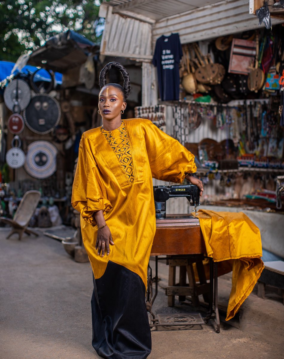 Je suis Mariam, ancienne cadre en finance en France et fondatrice de Boubouqueens. J’ai pris la décision audacieuse de me réinventer dans le monde de la mode et du stylisme pour vivre de ma passion et réaliser mon rêve d'enfant.
.
Boutique : boubouqueens.afrikrea.com/fr