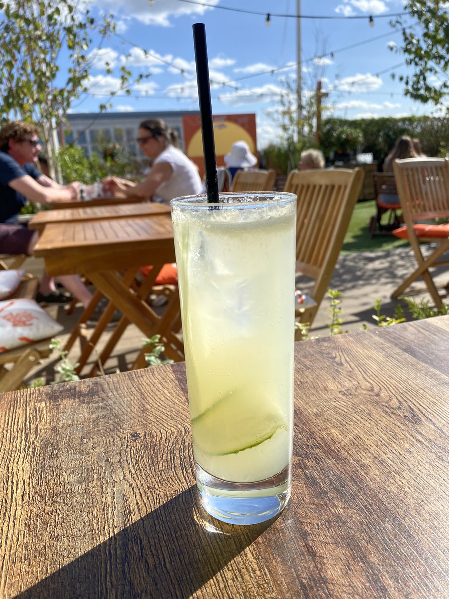 Best to stay hydrated 🍹☀️🕶️ #rooftop #rooftopbar #oxfordstreet #gin #ginandtonic #weekoff #johnlewis