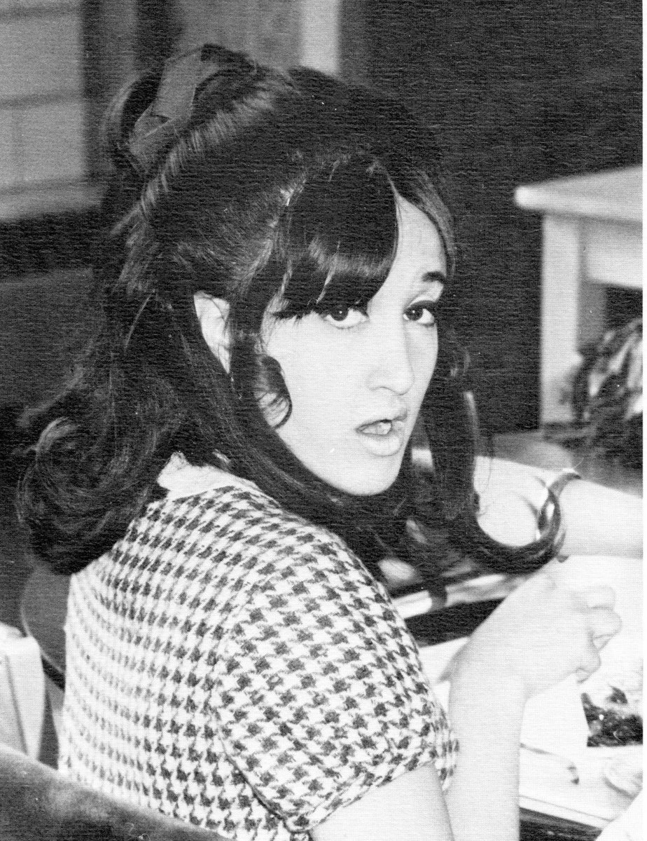 psuhbgasc's tweet photo. Continuing on with our back to school series, enjoy these photos from the 1970s! https://t.co/D6w87hPb3Z