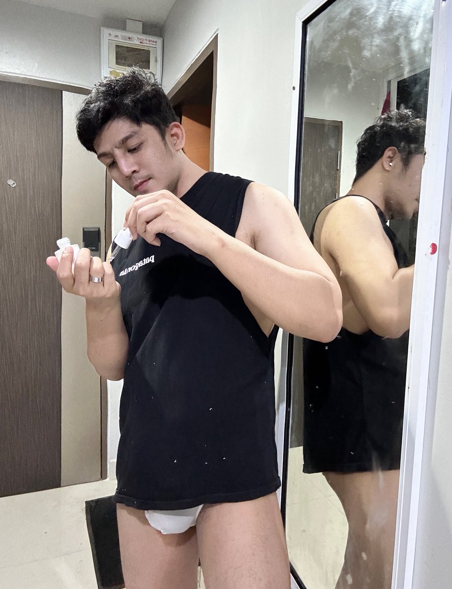 i7eawii77's tweet photo. มานอนกัน https://t.co/5tJn78AAeW
