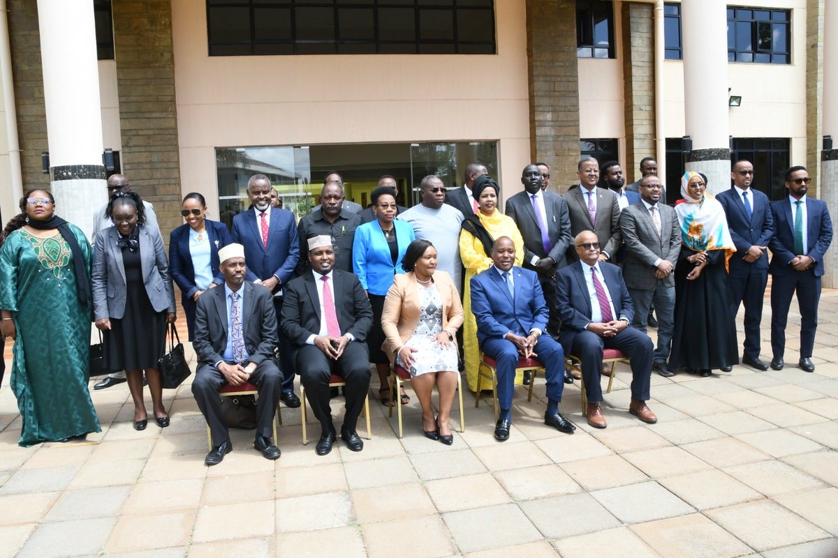 HonBeenebeene's tweet photo. Alongside @rebecca_miano, it was a great pleasure to have officiated the negotiations session between the Federal Republic of Somalia and the East African Community (EAC) on the admission of Somalia to EAC, as directed by the 21st Ordinary Summit of the EAC Heads of State. (1/3). https://t.co/KViQW2H7s8