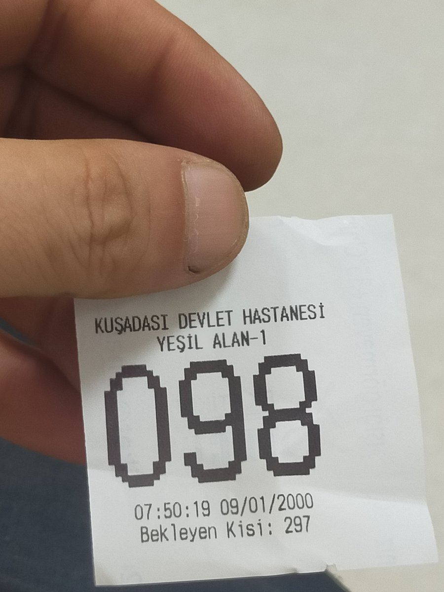 Doktorlar için giderlerse gitsinler diyen cumhurbaşkanı Erdoğan'ın eseri 50 kişi sıra var. Ben sırayı aldığımda 70 kişi vardı. SAYIN <a href="/RTErdogan/">Recep Tayyip Erdoğan</a> buyrun sizin hastane eseriniz. #