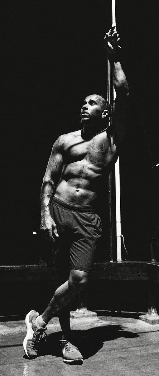 Danilohot11's tweet photo. Lewis Hamilton que homem gostoso #PINTOAWARD #BUNDAAWARDS #bulge #bulgeawards #cueca #sunga #sexyman #hotdriver https://t.co/D23XhCHXWk