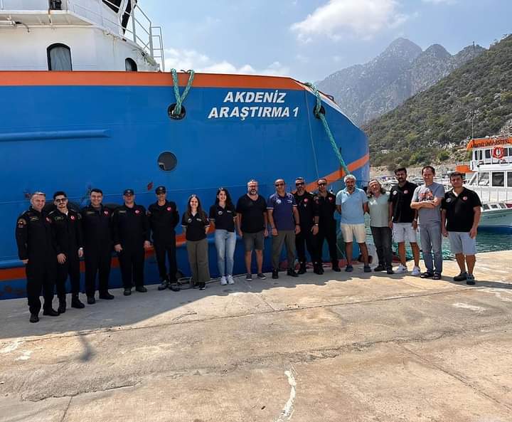 Araştırma gemimiz; Akdeniz kıyılarındaki demersal balık stoklarımızı çalışmak üzere yaklaşık 25 gün sürecek trol sörveyi için demir aldı. #mavivatan #tagemsahada #arge #isimizargegucumuzinovasyon