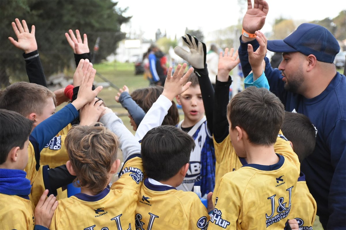 clubbenhur's tweet photo. ⚽️ #Infantiles. Este fin de semana, la #Cat2015 de #BenHur compitió en Paraná. Los #Lobitos participaron del Torneo “Naranjitos”.
#VamosBenHur 🔵⚪🔵 https://t.co/G4ew8pwILt