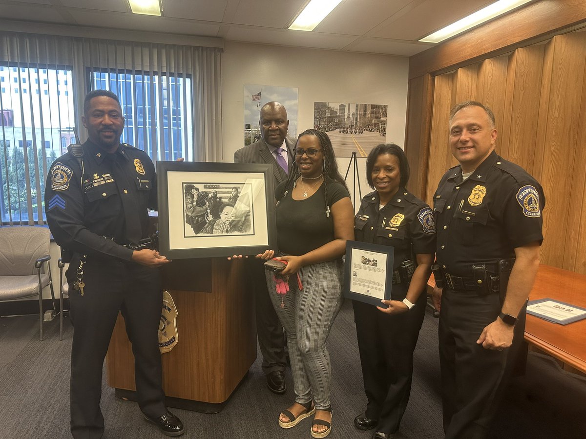 IMPD_DCAdams's tweet photo. This morning #NOBLEIN and @IMPDnews recognized Sgts. Richard El (not pictured), Shawn Anderson and Mecca Curry and Shyann Belmar (not pictured) for thier efforts in locating Baby Kayson with special art work presented to #NOBLEIN. @IMPDNW @IMPDSoutheast #CommunityPolicing https://t.co/GtbwuZunKN