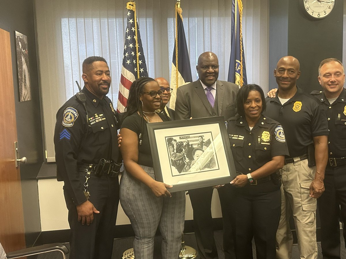 IMPD_DCAdams's tweet photo. This morning #NOBLEIN and @IMPDnews recognized Sgts. Richard El (not pictured), Shawn Anderson and Mecca Curry and Shyann Belmar (not pictured) for thier efforts in locating Baby Kayson with special art work presented to #NOBLEIN. @IMPDNW @IMPDSoutheast #CommunityPolicing https://t.co/GtbwuZunKN