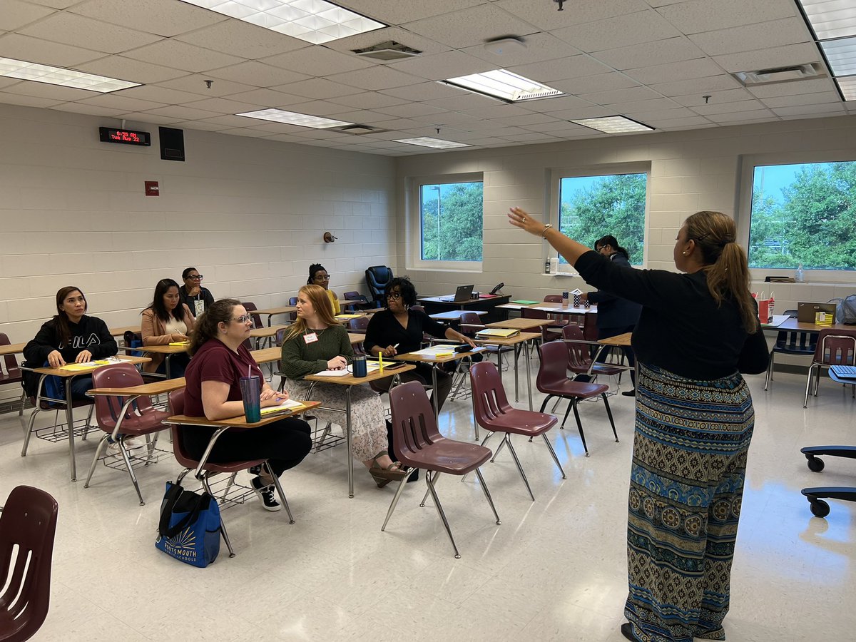 Busy day in the Office of Social Studies. Secondary and Elementary new teachers were introduced to resources to make their jobs effective. Freshmen <a href="/ManorHS757/">Manor High School</a> were given a jumpstart to World History I. #PPSShines <a href="/PortsVASchools/">Portsmouth Schools</a> <a href="/ebracyPPS/">Dr. Elie Bracy III</a> <a href="/nicscud/">Nicole DeVries</a>