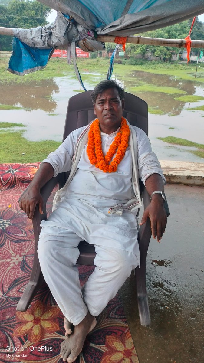 GaganGlory's tweet photo. #JusticeForDalmianagarPeoples
#Gharmatchhino
डालमियानगर के 1471 घरों को खाली कराने के आदेश के खिलाफ न्याय हेतु विगत 5 दिनों से शिव गांधी जी आमरण भूख हड़ताल पर है।उनकी तबियत निरंतर बिगड़ती जा रही है।
▪️5000 लोगों ने भी इच्छा मृत्यु की मांग की है।
@ravishndtv
@ANI
@RajatSharmaLive https://t.co/xq9lKSrwNp