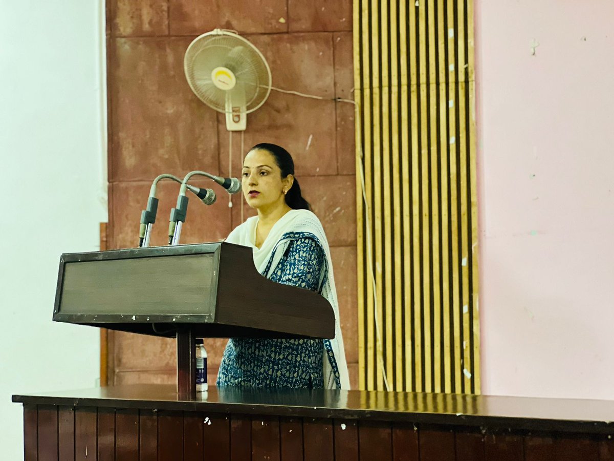 PbiUniPatiala's tweet photo. ਭੌਤਿਕ ਵਿਗਿਆਨ ਵਿਭਾਗ ਵੱਲੋਂ M. Sc. (Hons) Physics-I ਲਈ ਆਯੋਜਿਤ ਓਰੀਐਂਟੇਸ਼ਨ ਪ੍ਰੋਗਰਾਮ ਦੀਆਂ ਝਲਕੀਆਂ:
#punjabiuniversity #orientation #physics @arvind_iiserm @daljitami https://t.co/8oZStRDN8H